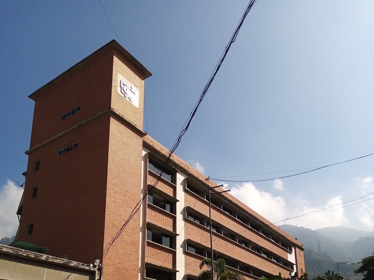 Hospital De Clinicas Caracas Estacionamiento — foto