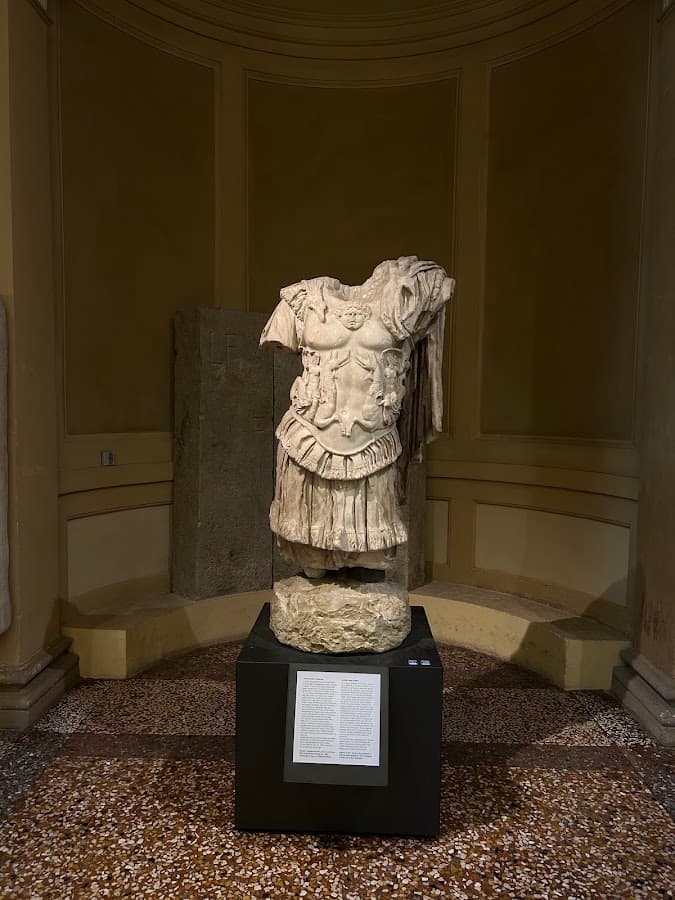 Museo de Arqueología y Etnología — foto