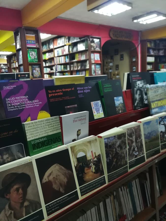 Librería Yachaywasi — foto