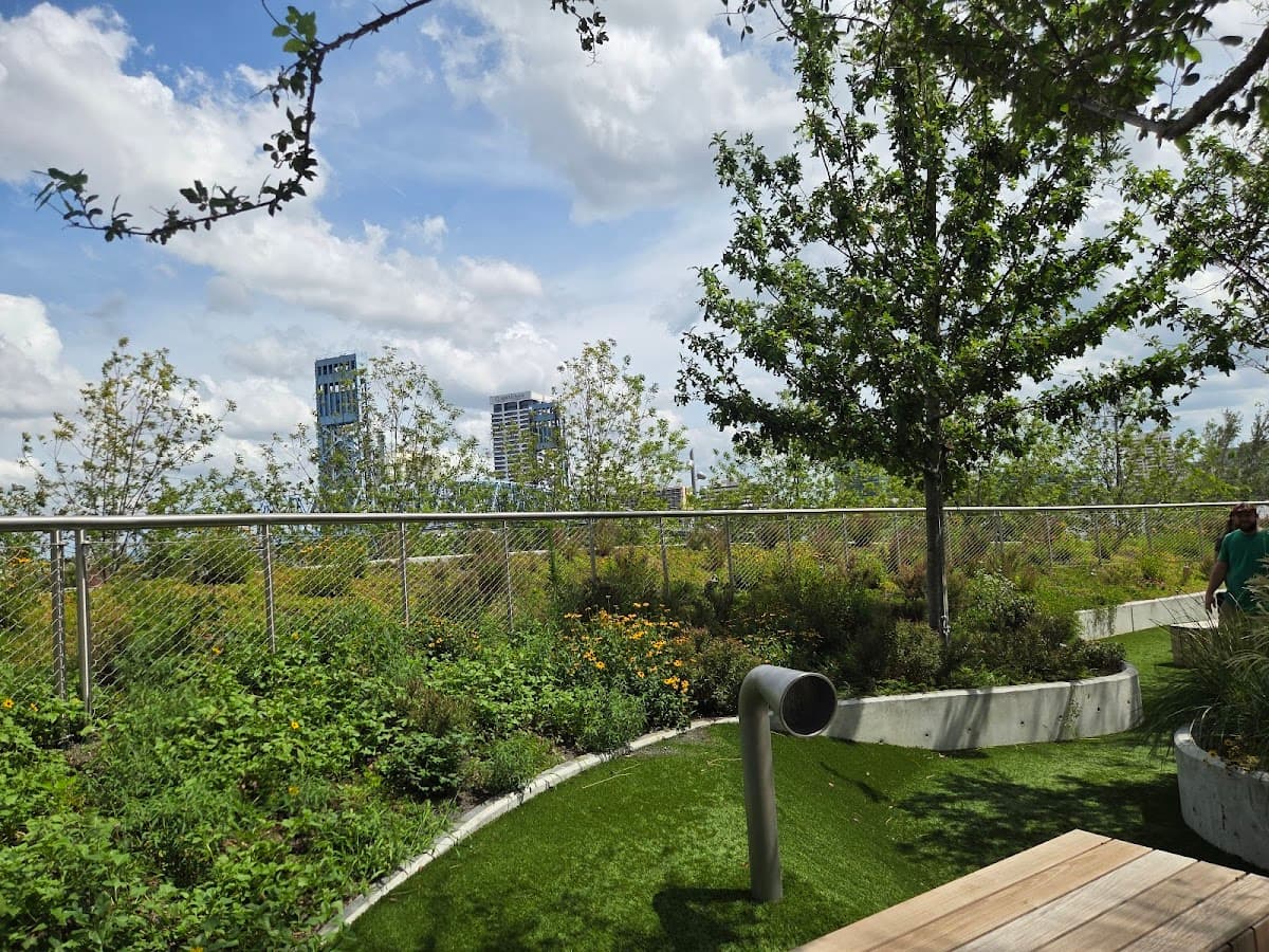 Riverfront Plaza — foto