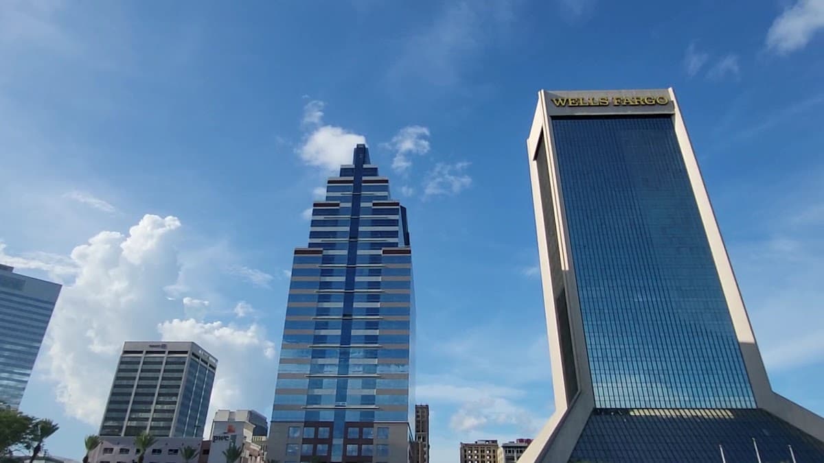 Riverfront Plaza — foto