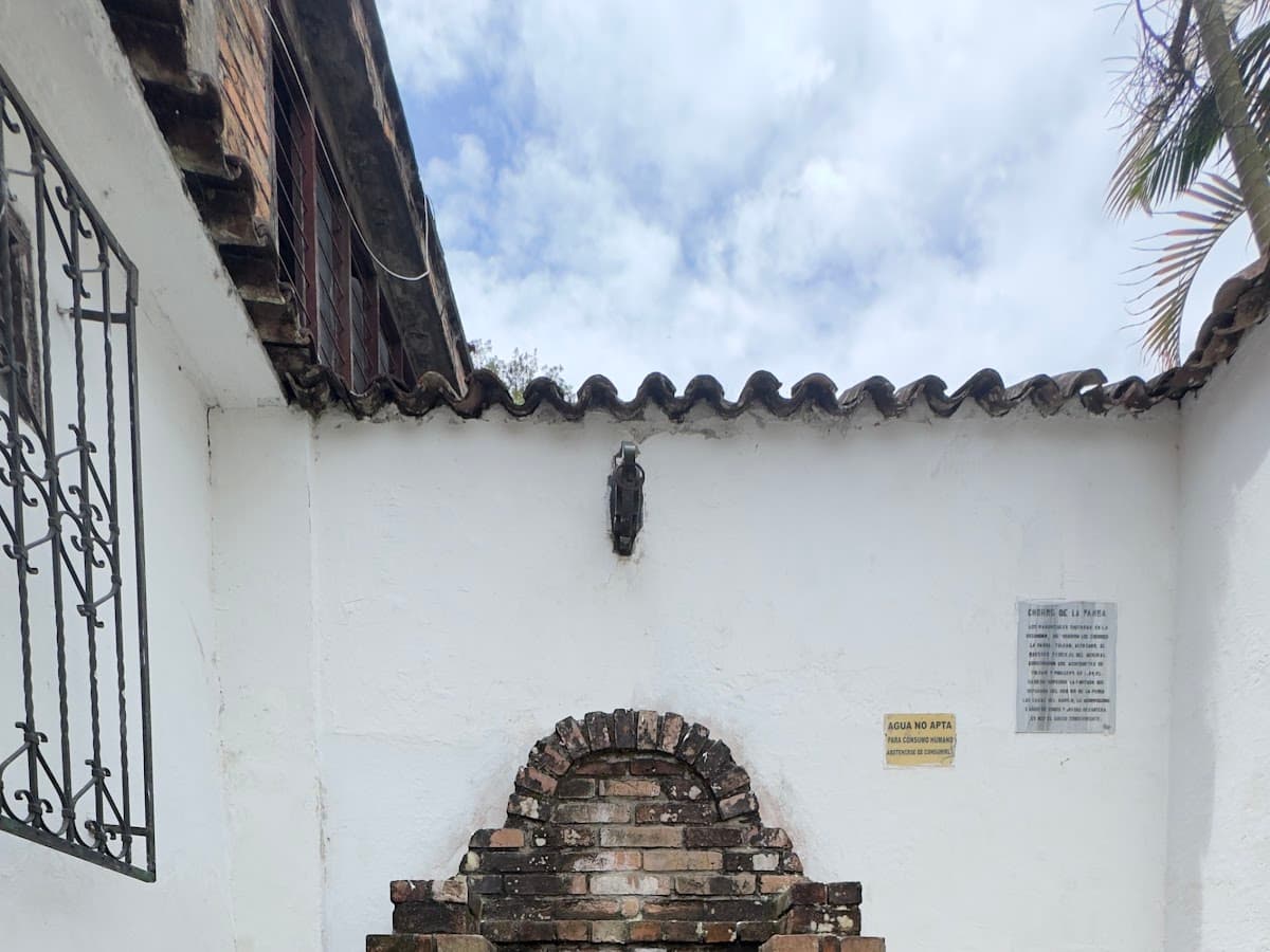 El chorrito frente al Acueducto de Popayán — foto