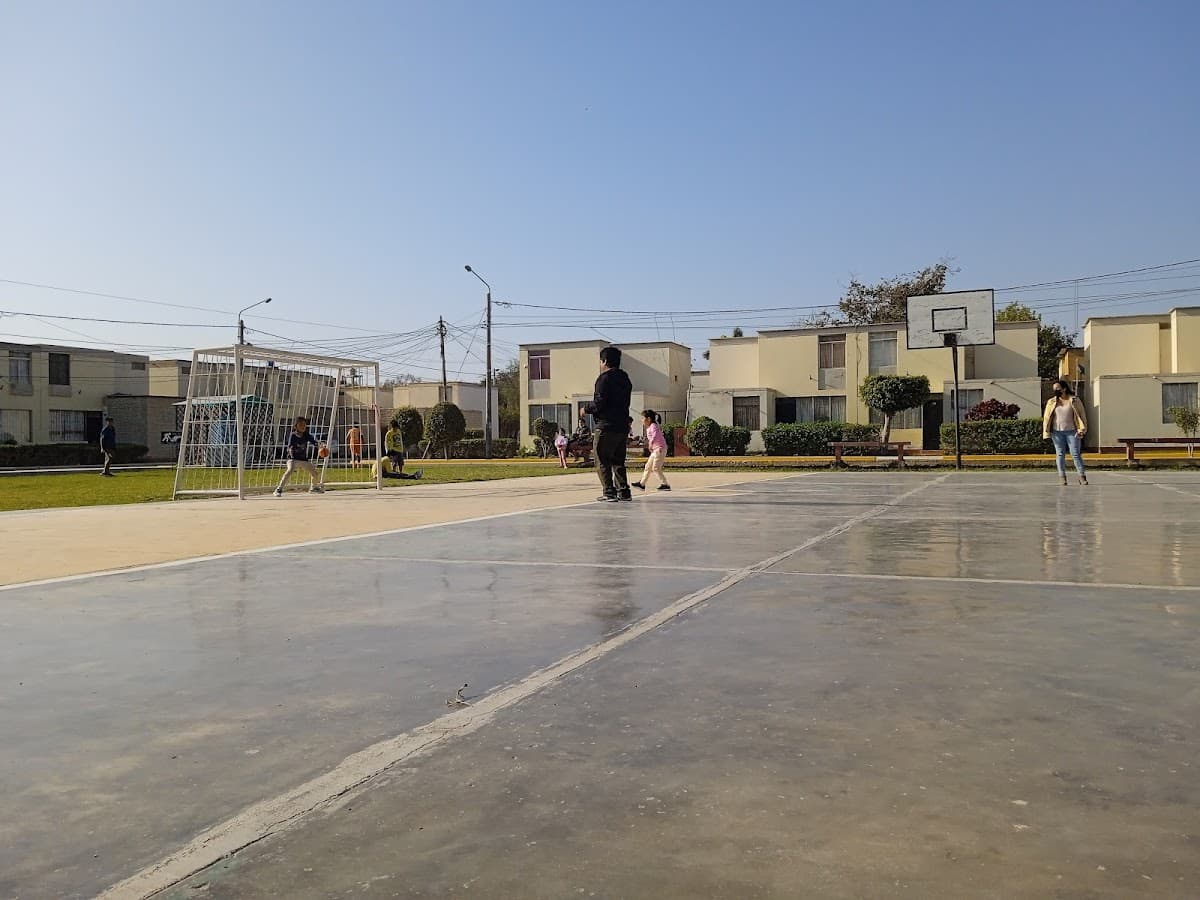 Parque Mayor FAP Enrique Caballero Orrego — foto