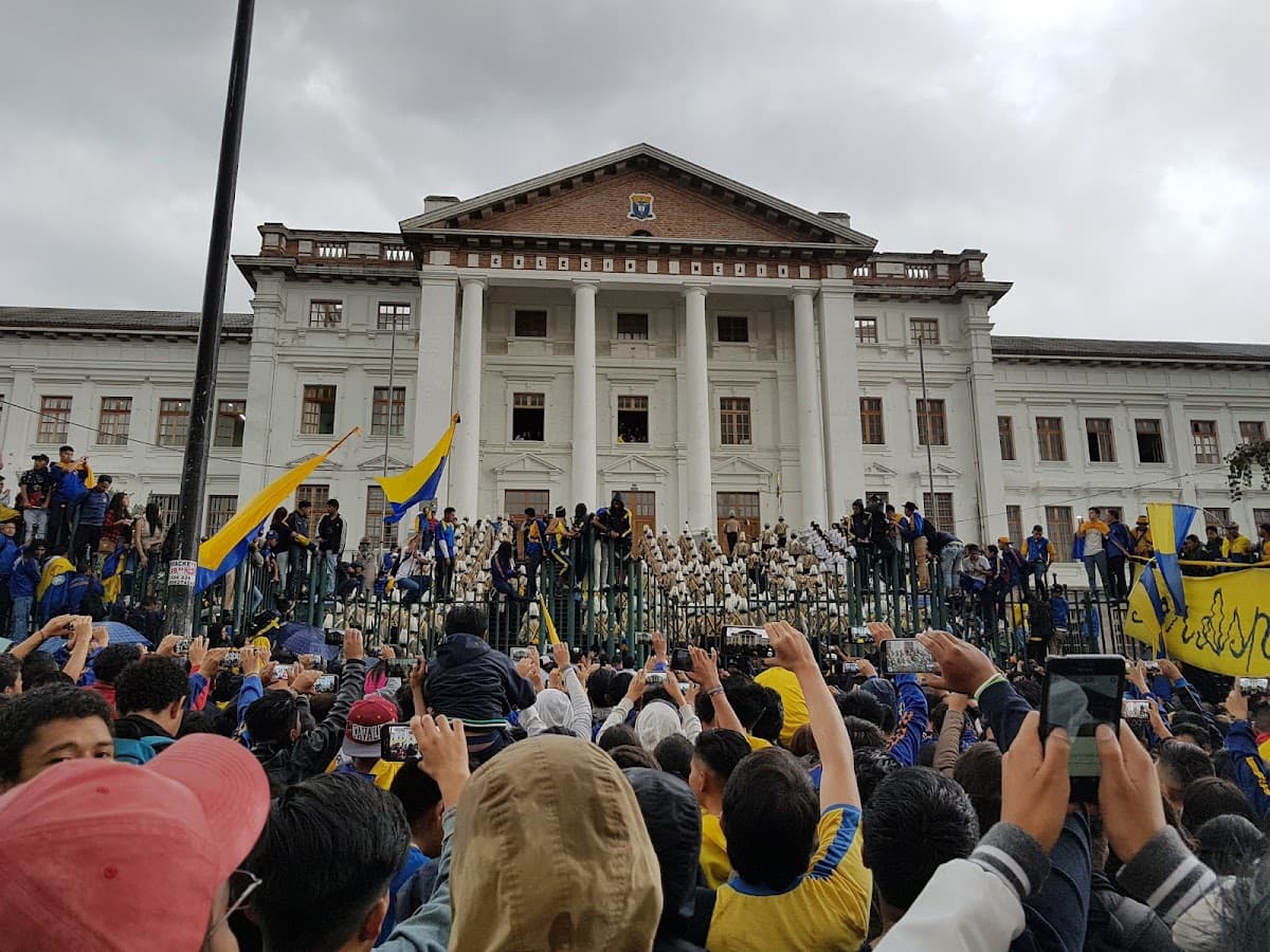 Instituto Nacional Mejía — foto