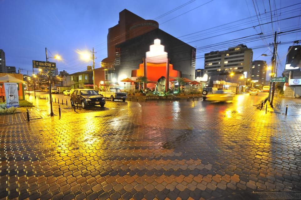 Mindalae: Museo de grupos étnicos del Ecuador, tienda de artesanías — foto