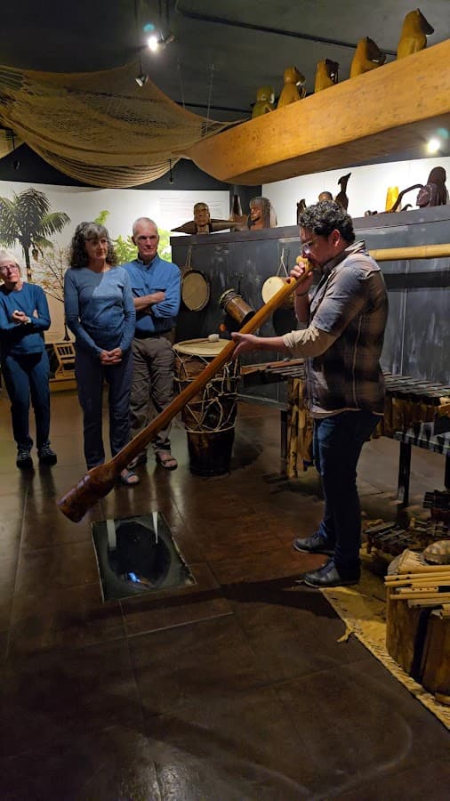 Mindalae: Museo de grupos étnicos del Ecuador, tienda de artesanías — foto