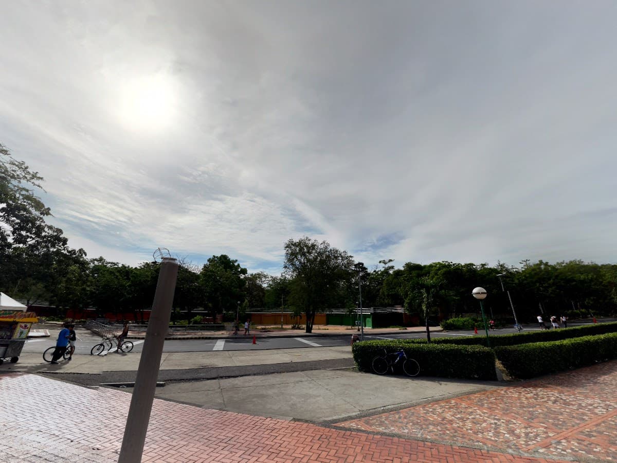 Plazoleta en Homenaje al Libertador y al Hombre de las Leyes — foto