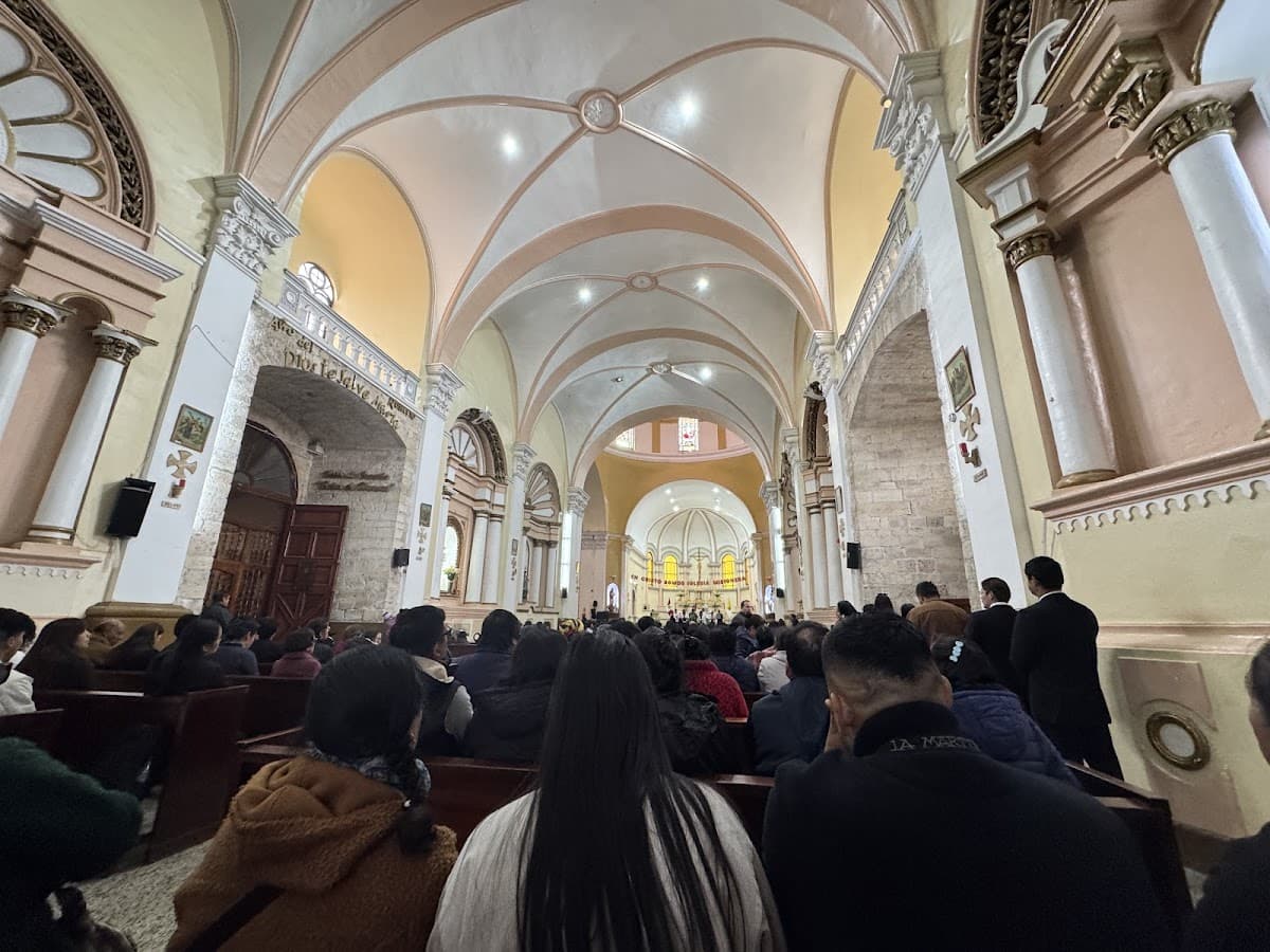 Basílica Catedral de la Santisima Trinidad - Arquidiócesis Metropolitana de Huancayo — foto