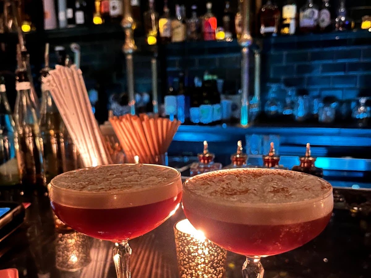 No Man's Land Cocktail Parlor & Eatery — foto