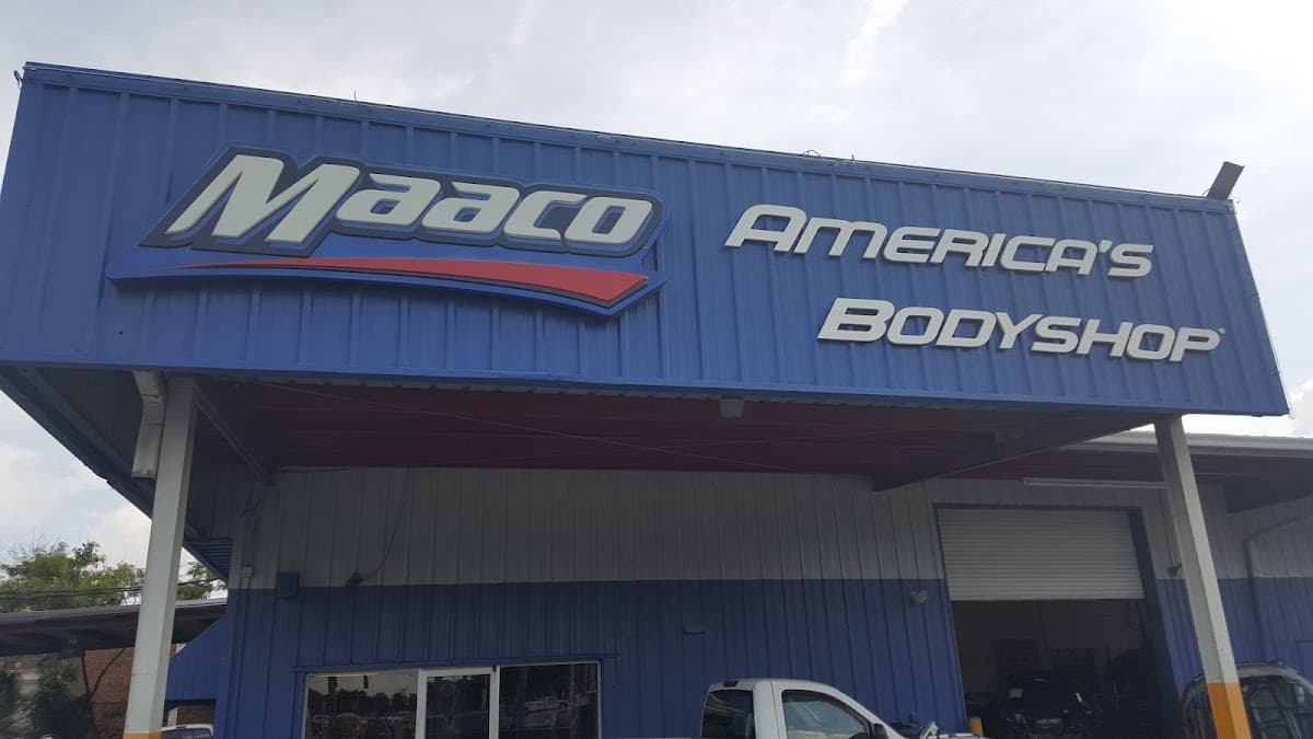 Maaco Collision Repair & Auto Painting — foto