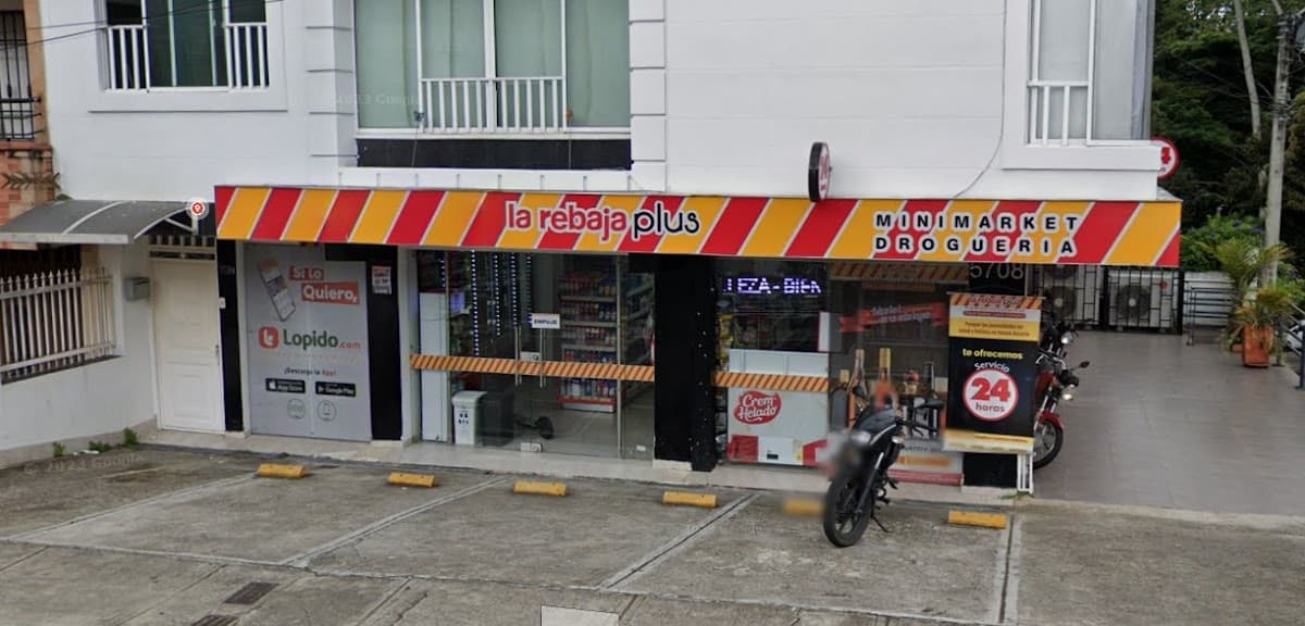 la rebaja Plus No. 16 DROGUERIA Y MINIMARKET Terraza las Flores Bucaramanga — foto