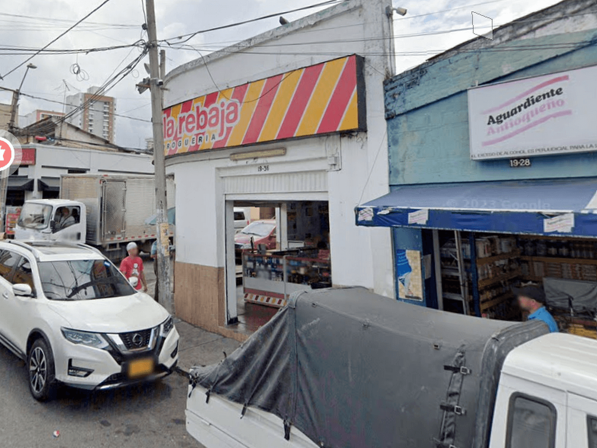la rebaja Plus No. 16 DROGUERIA Y MINIMARKET Terraza las Flores Bucaramanga — foto