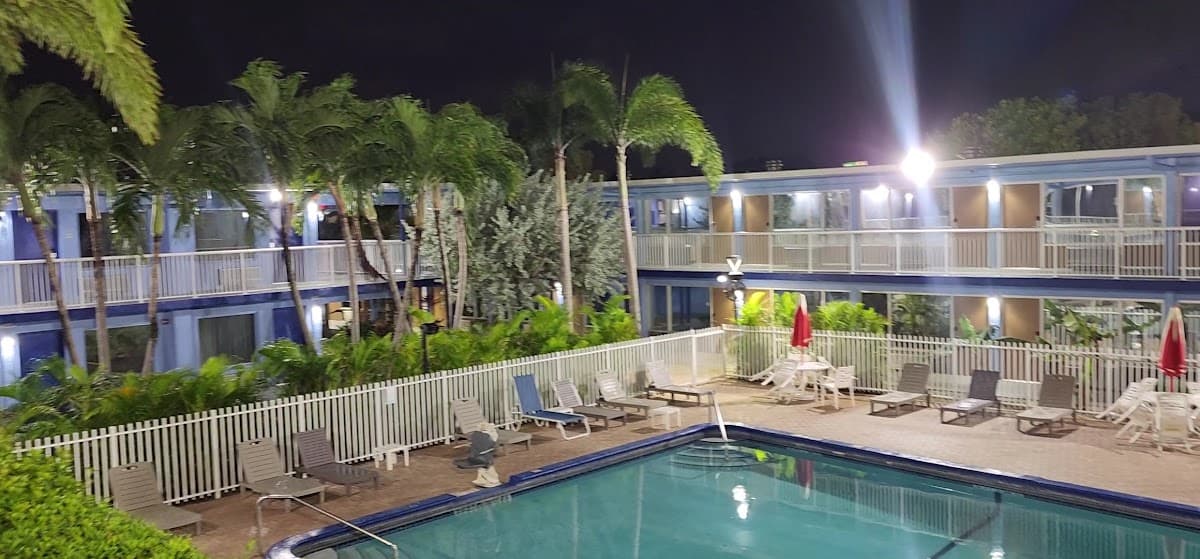 Rodeway Inn & Suites Fort Lauderdale Airport & Port Everglades Cruise Port Hotel — foto