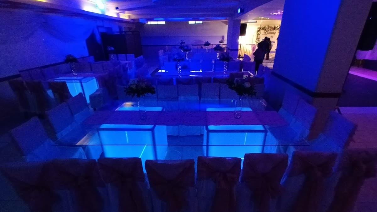Los Cisnes, Salón de eventos sociales