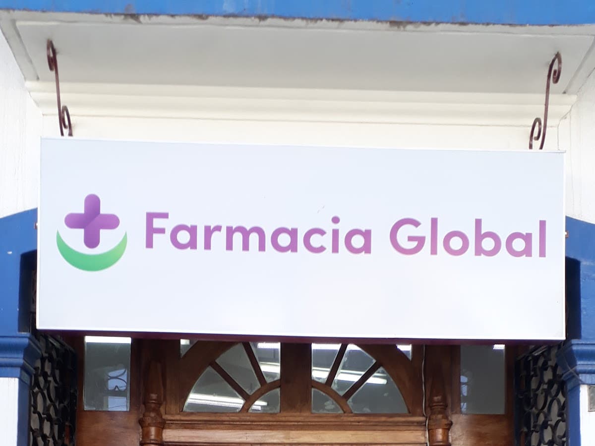 Farmacia COSMOS av.Julio Méndez — foto