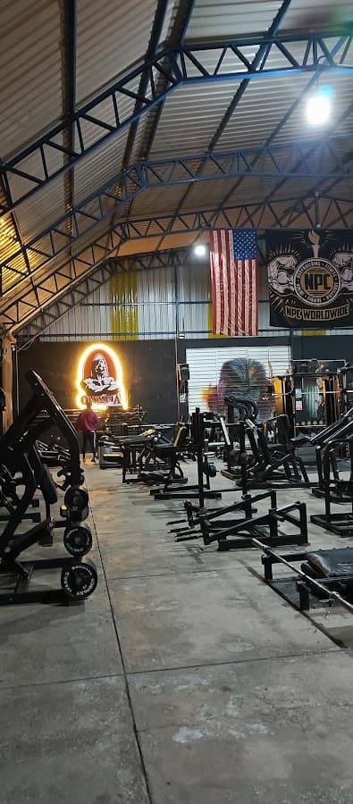 NO LIMITS HARDCORE GYM — foto