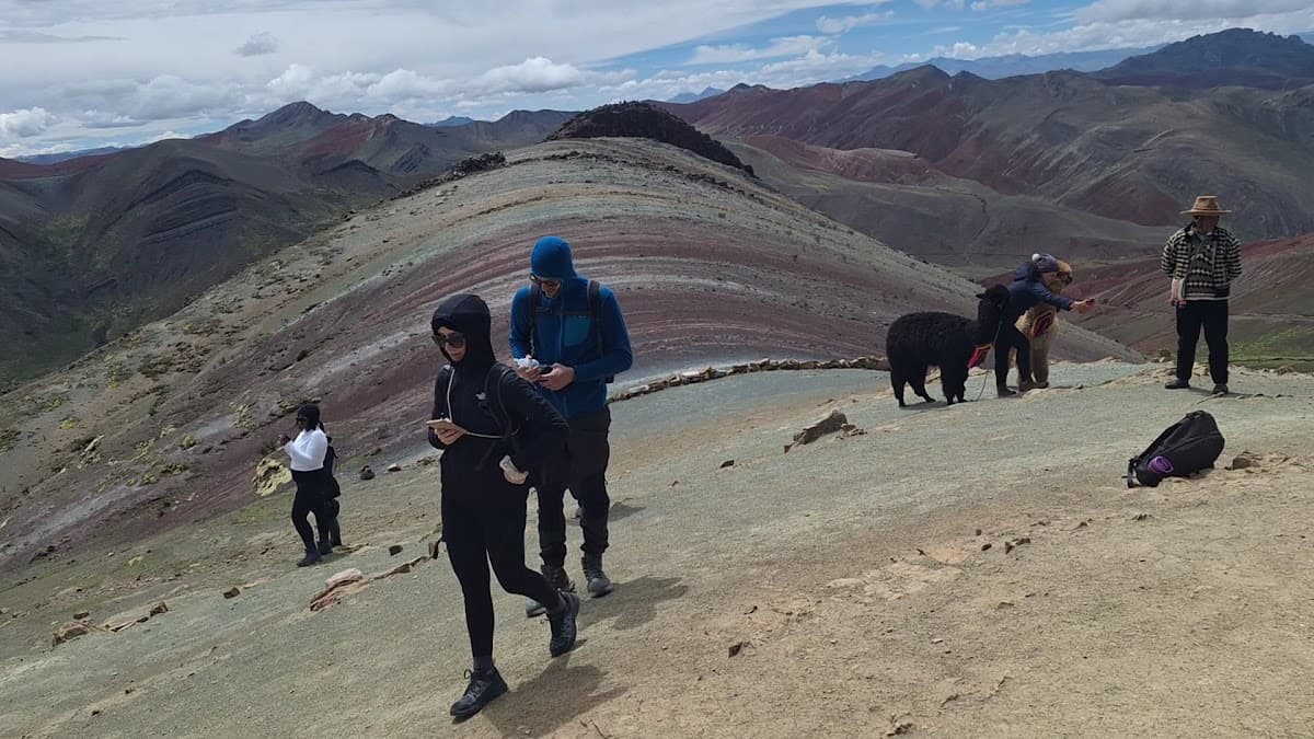 Palcoyo Rainbow Mountains Tour — foto