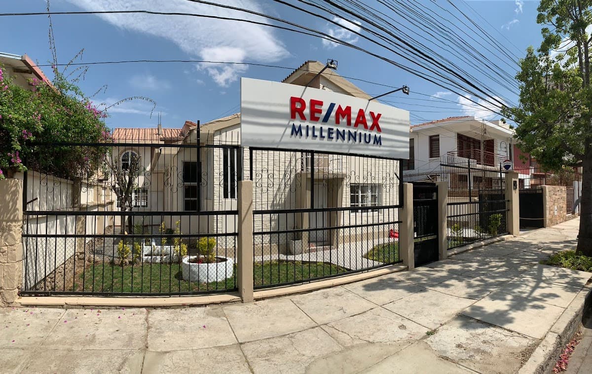 Remax Millennium — foto