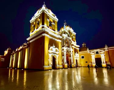 Basílica Catedral de Santa María - Arquidiócesis Metropolitana de Trujillo.