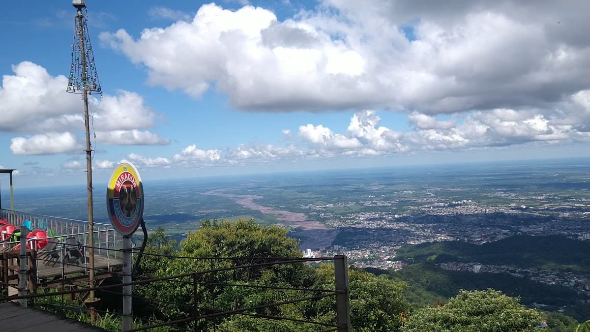 Museo Mirador Turístico Ecológico Cultural La Piedra del Amor Parrilla — foto