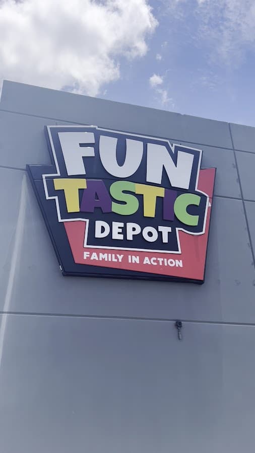Funtastic Depot - Indoor Amusement Park — foto