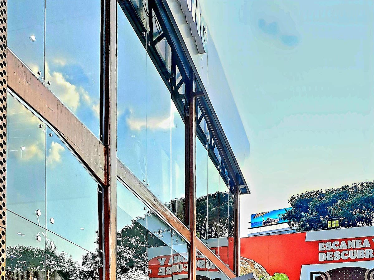 Locatel - Las Mercedes — foto