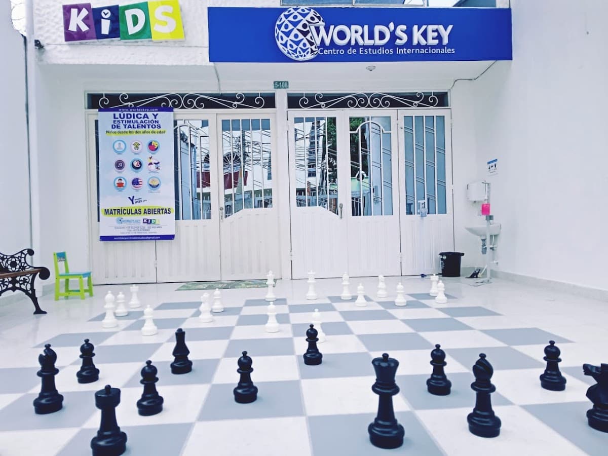 CENTRO DE ESTUDIOS INTERNACIONALES WORLD`S KEY — foto