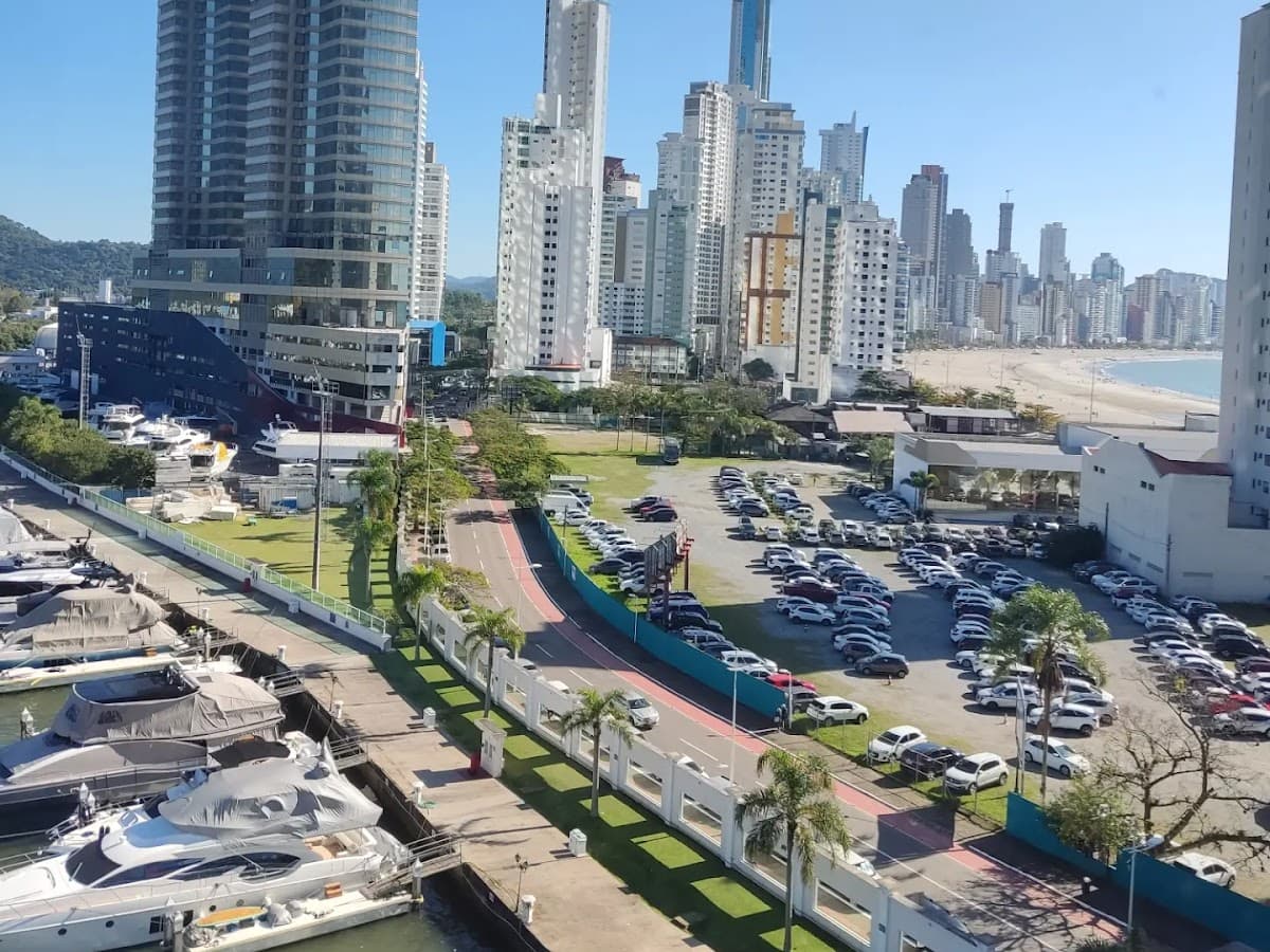 Bumba Aluguel de Carro e Moto Ingleses — foto