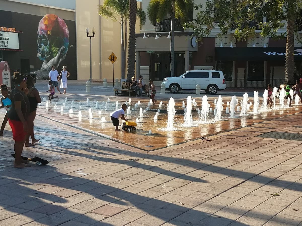 Nancy M. Graham Centennial Square — foto