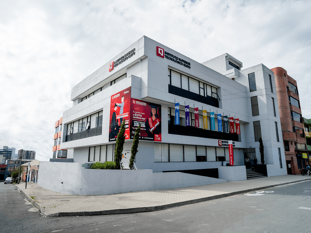 Instituto Superior Tecnológico Universitario Libertad - Campus Matriz — foto