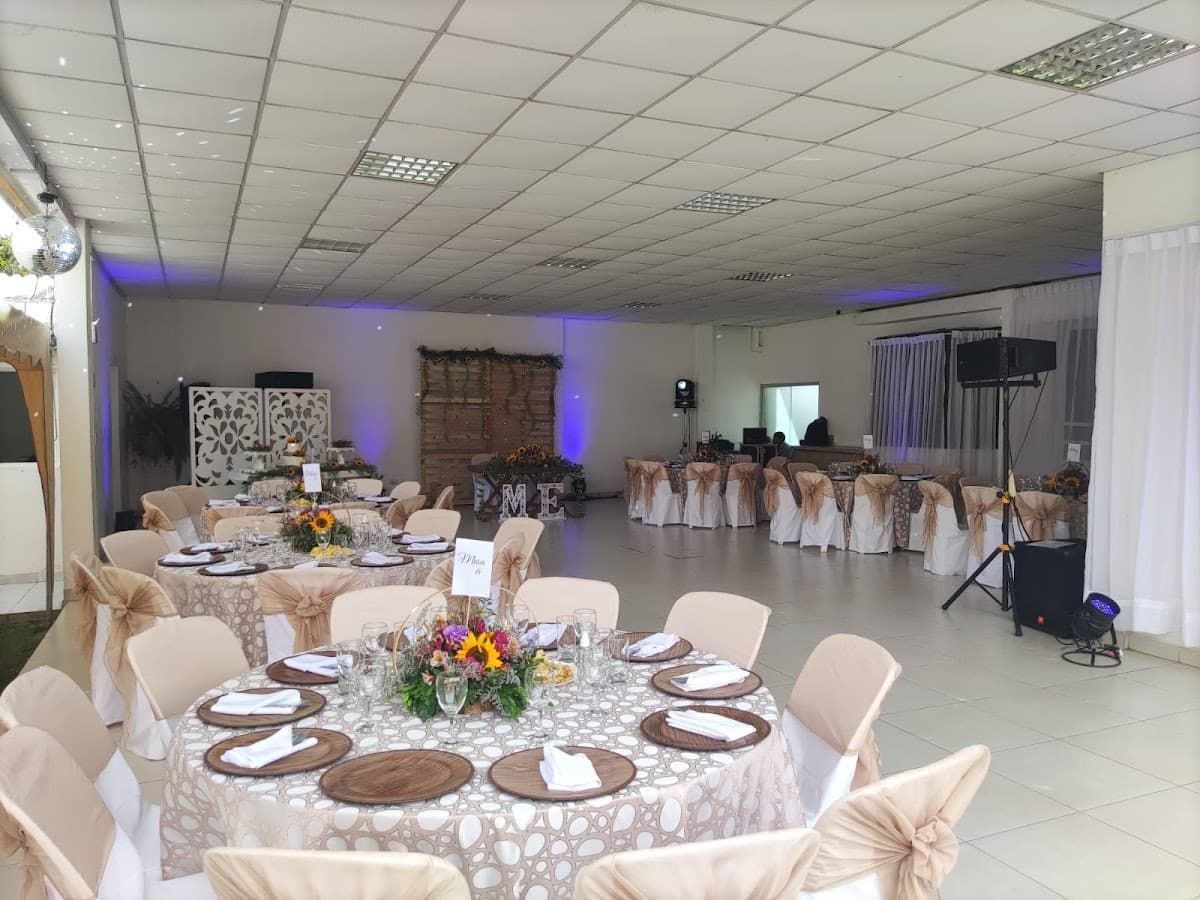 SALON LOS JARDINES