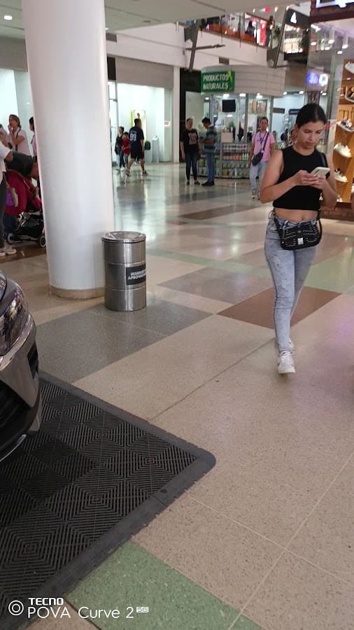 Centro Comercial Ventura Plaza — foto