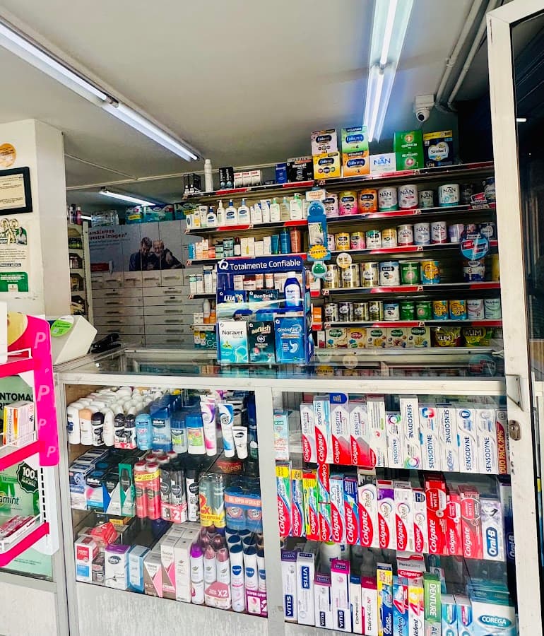 Pasteur Farmacia Buenos Aires - Medellín — foto