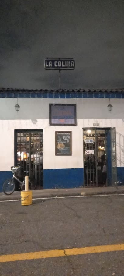 Bar cali | La Colina tienda tertuliadero | Terraza bar — foto