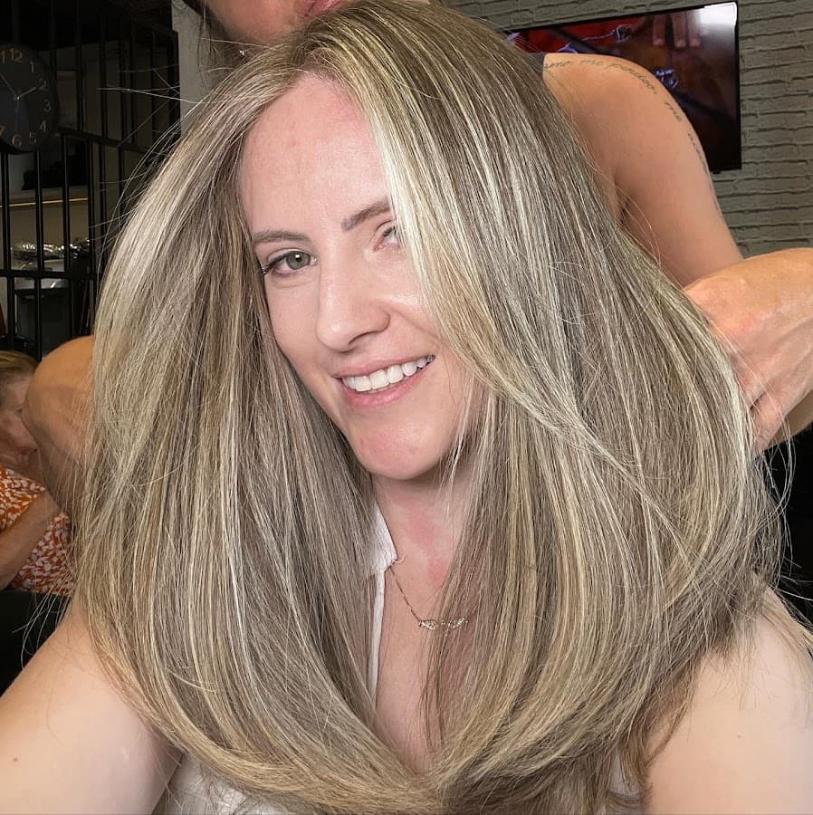 Lidia Hair Studio de beleza | Salão em Itapema Especialista em Mega Hair Fita Invisível