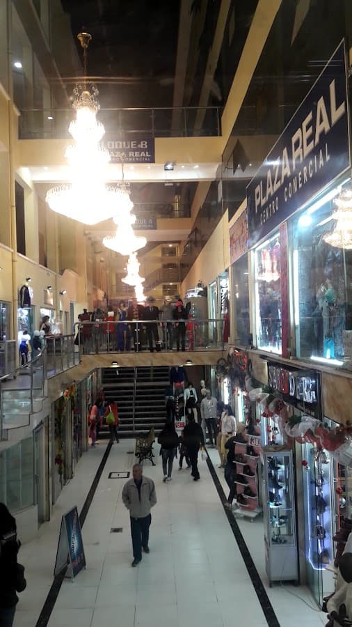 Centro Comercial Plaza Real — foto