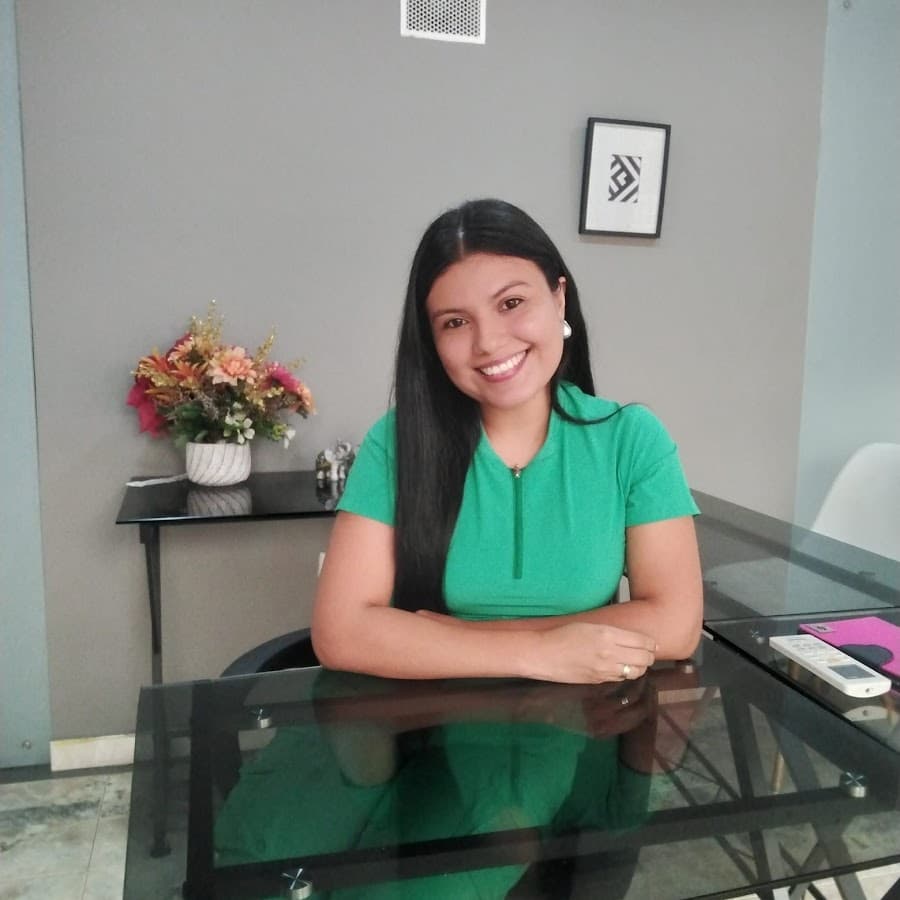 Psicóloga Clínica Erika Mena — foto