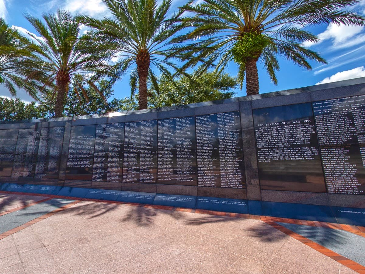 Jacksonville Veterans Memorial Wall — foto