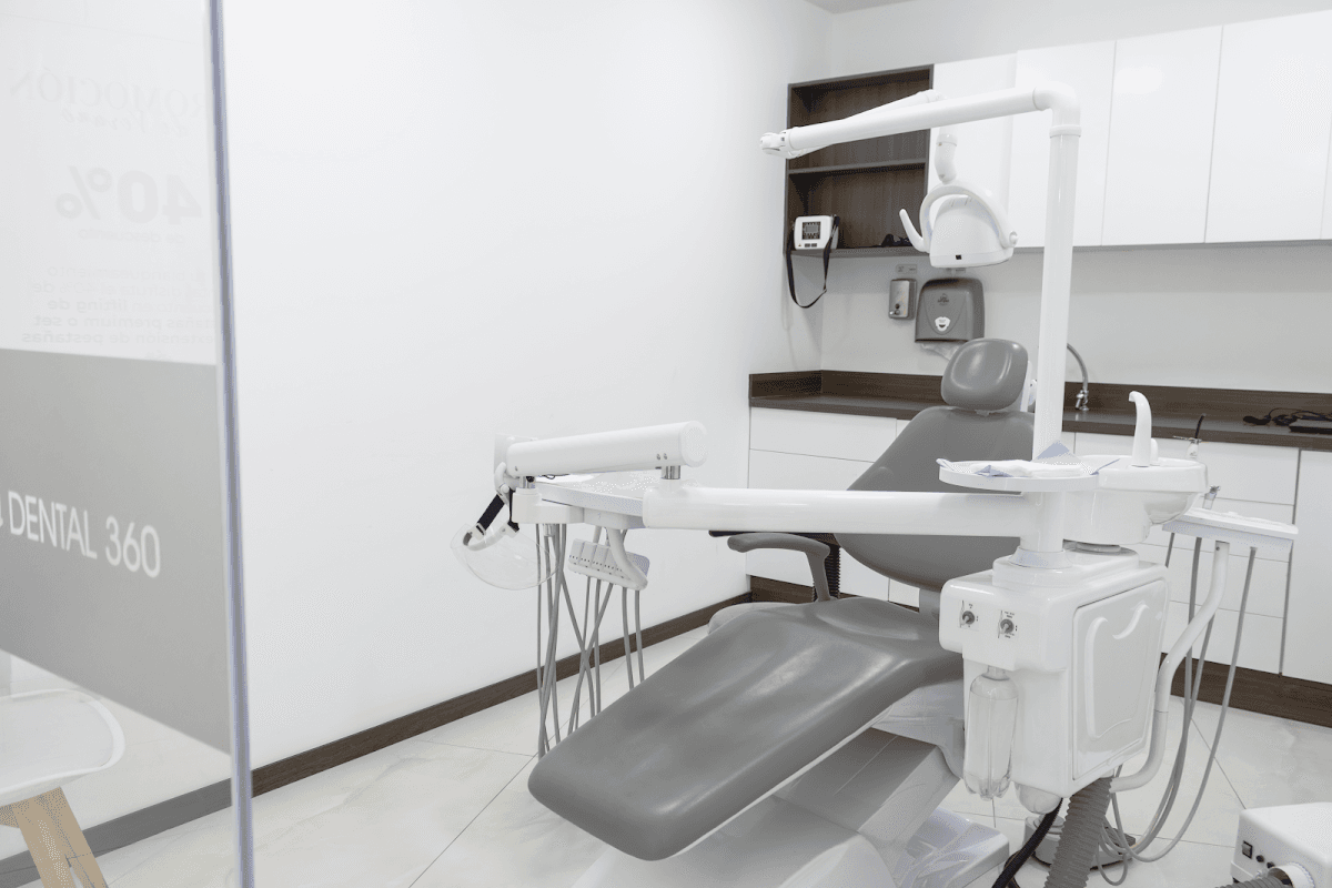 Dental 360 - Clínica Dental de Emergencias - Estética e implantes dentales en Cumbaya — foto