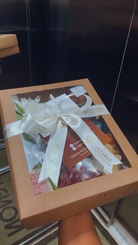 Octábua l Tábuas de frios , cestas de cafe da manhã, presentes corporativos — foto