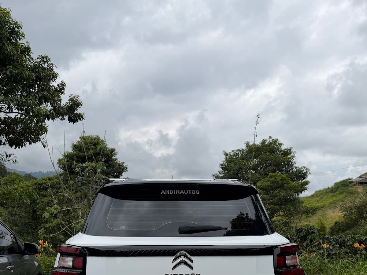 Rent a Car Colombia Sobre Ruedas Pereira — foto