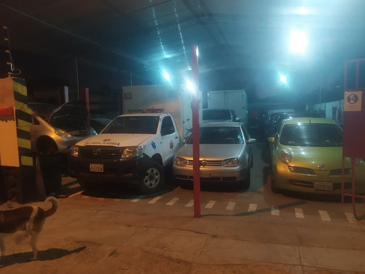 TALLER MECÁNICO AUTOMOTRIZ BLACK GARAGE — foto
