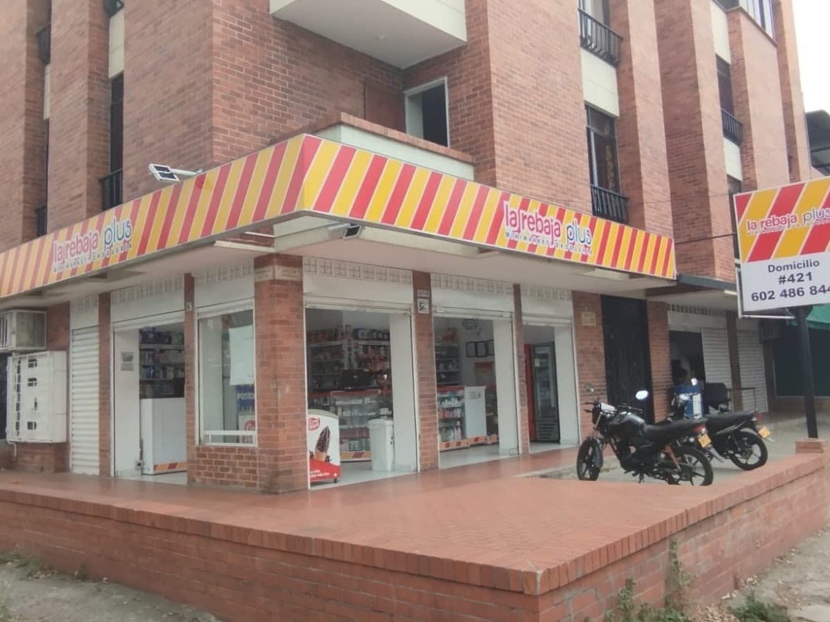 la rebaja Plus No. 14 DROGUERIA Y MINIMARKET Cambulos Cali — foto