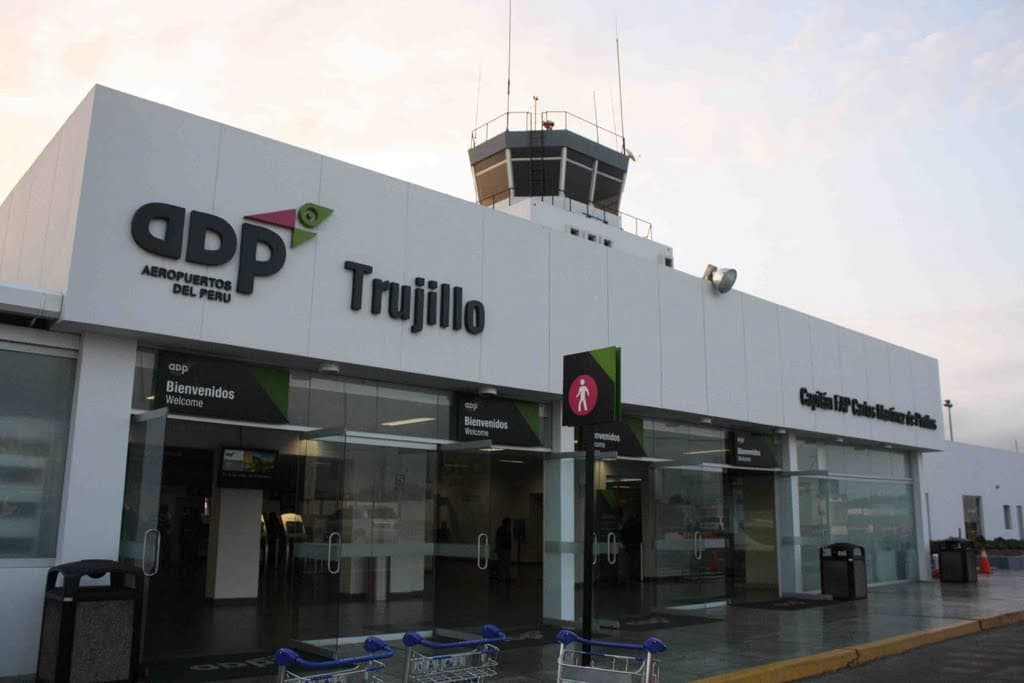 Rent a Car 3B / Aeropuerto de Trujillo — foto