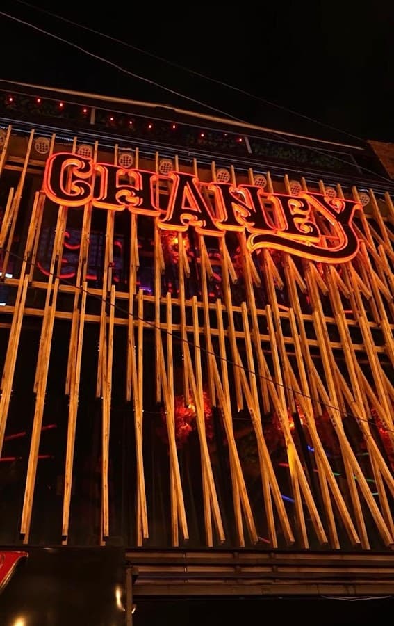 Chaney Galerias