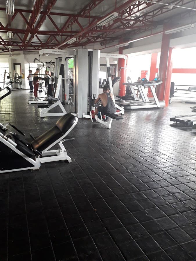 Gimnasio Comfamiliar San Jorge — foto