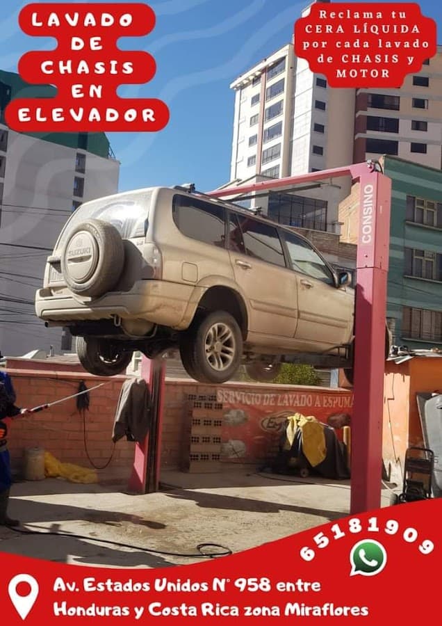 Lavado de autos a espuma — foto