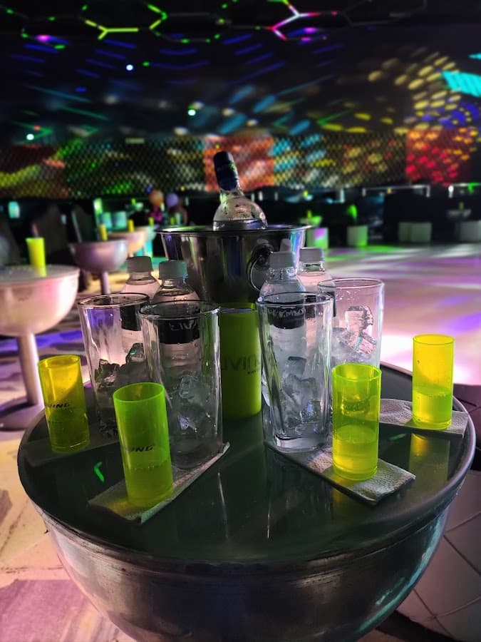Living Night Club — foto
