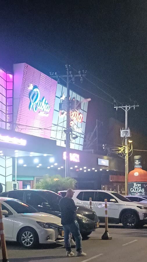 Living Night Club — foto