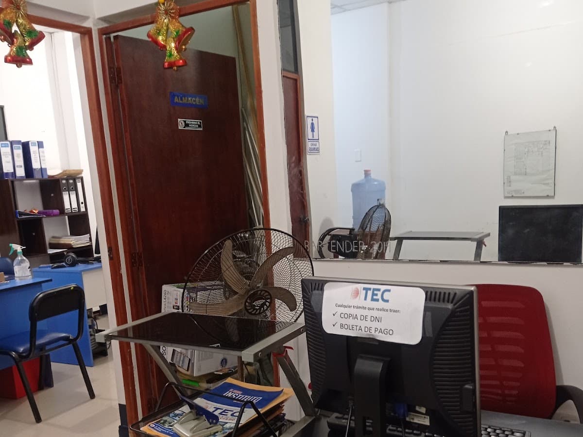 INSTITUTO SUPERIOR TECNOLOGICO DE UCAYALI — foto